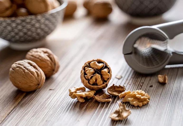 Exploring Raw Walnut： Benefits, Nutritional Value, and Usage Tips