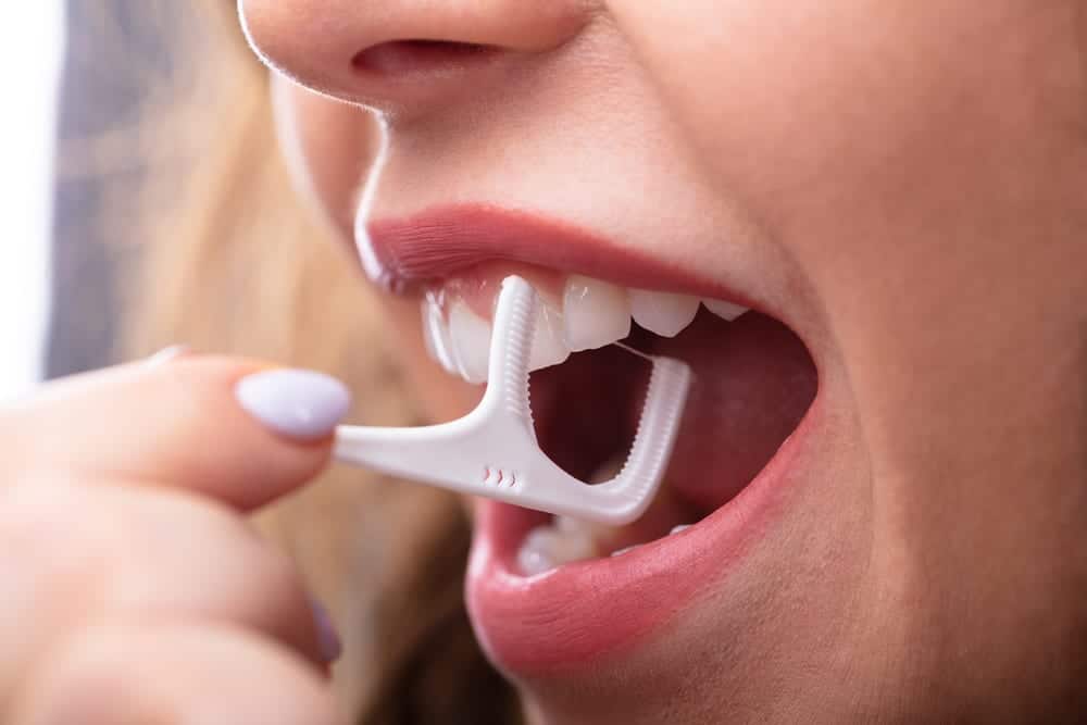 Dental Floss vs Picks: Pros and Cons for Effective Oral Care