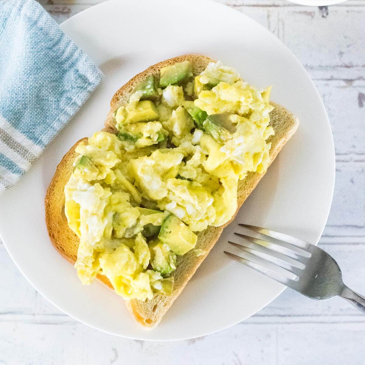 Avocado Scrambled Eggs Recipe: Fluffy, Healthy, and Quick to Make