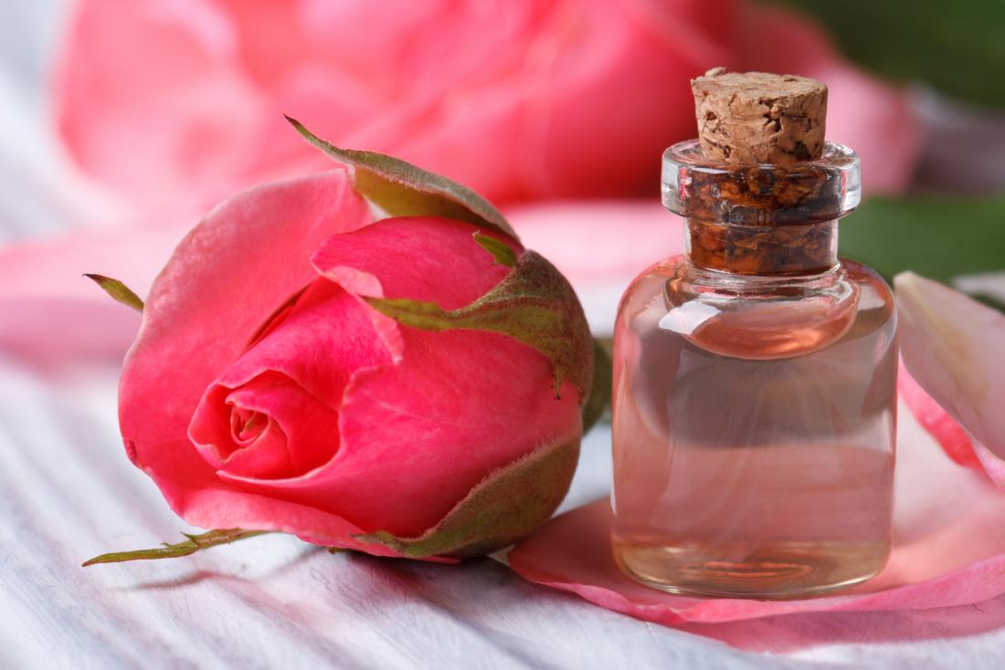 How Rose Water Can Reduce Redness and Inflammation in Rosacea-Prone Skin