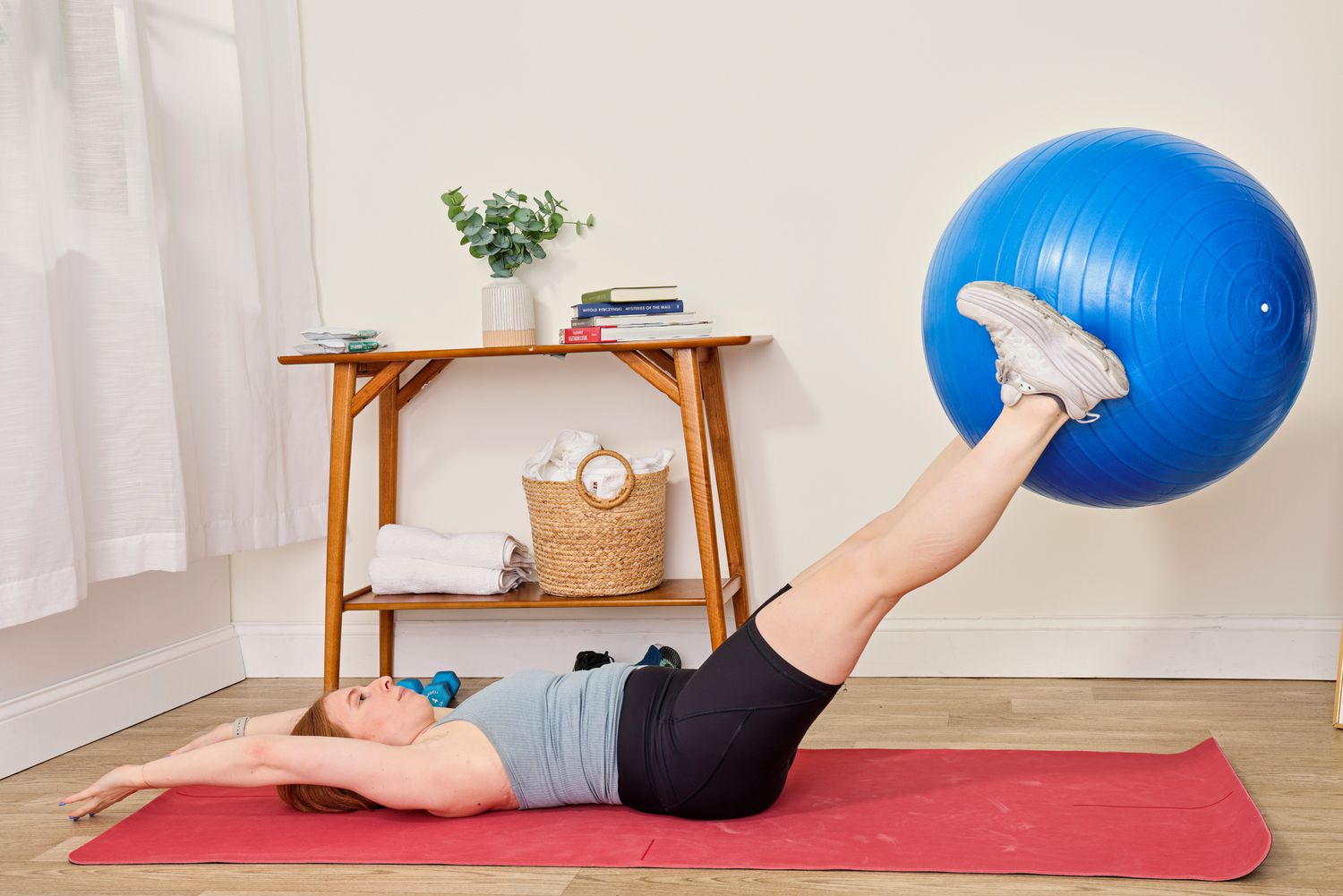 How to Choose the Best Yoga Ball and Pump for Your Workout