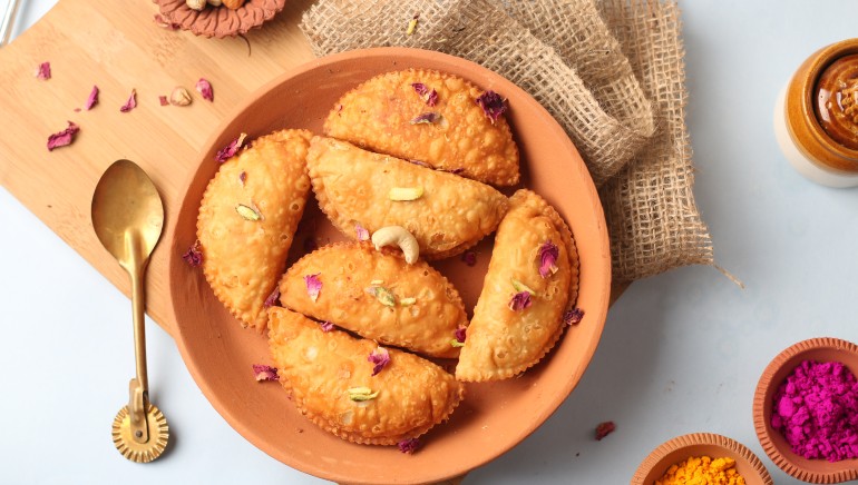 Delicious Baked Gujiya Recipe for Holi and Diwali: Sweet, Flaky, and Healthier!