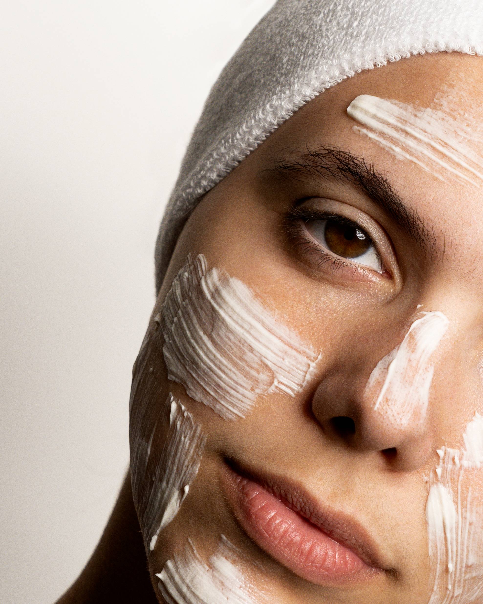 Face Peel Mask vs Scrub: Which One is Right for You?