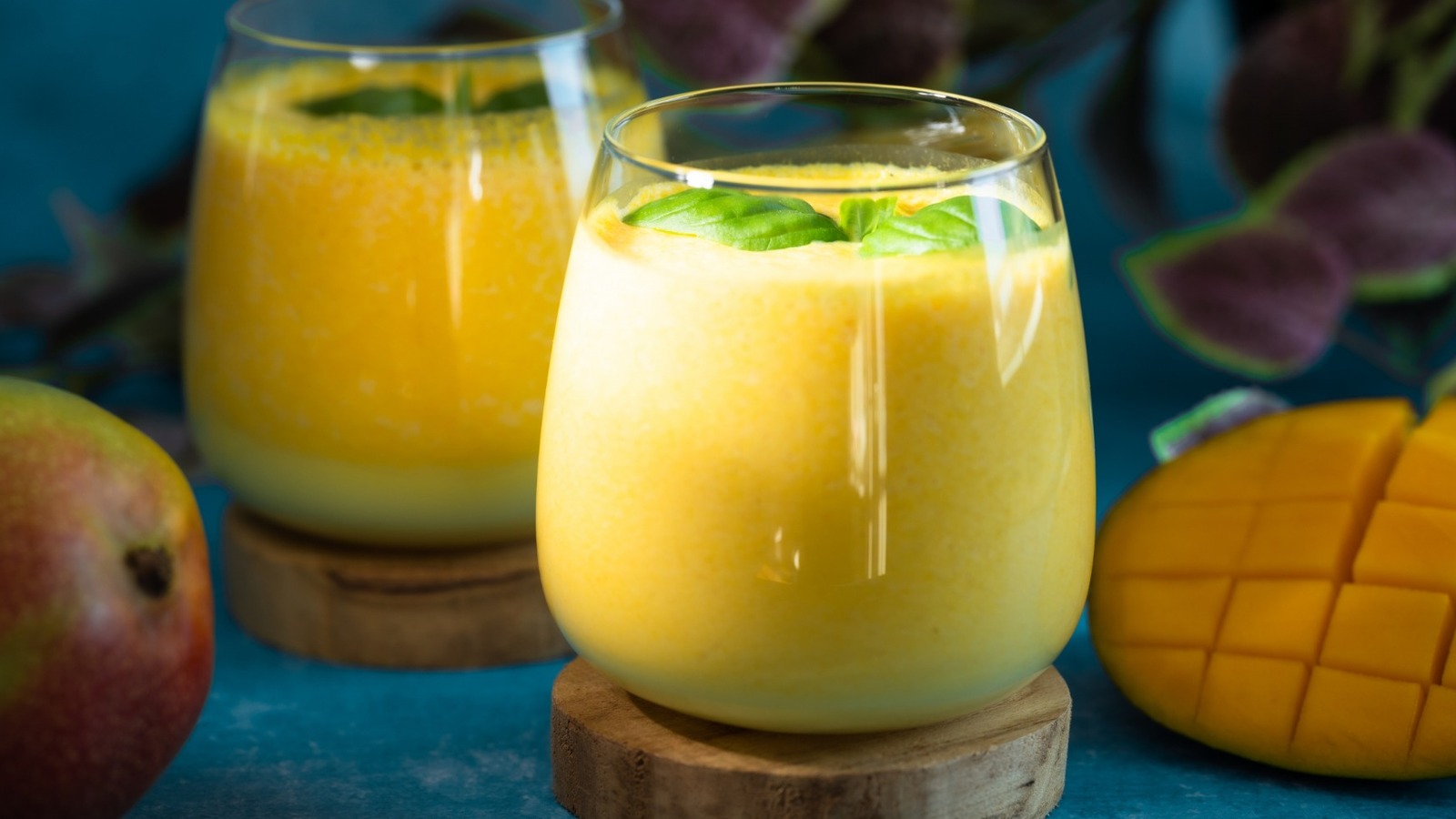 Lassi vs smoothie: Similarities and differences explained