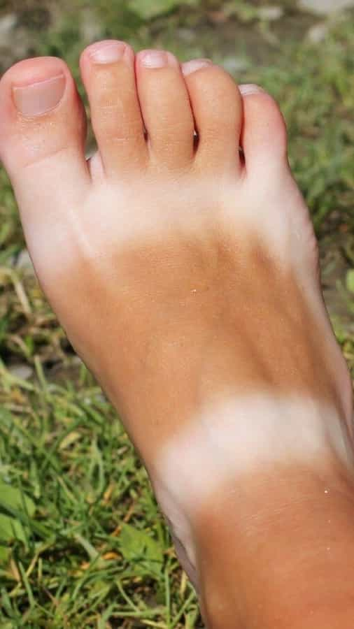 How to avoid a foot tan? Practical advice for keeping your feet tan-free.