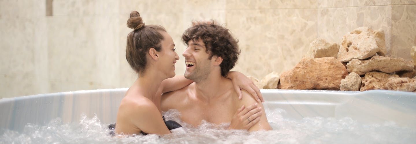 How to Have Great Sex in a Hot Tub (Simple Steps for Maximum Pleasure)