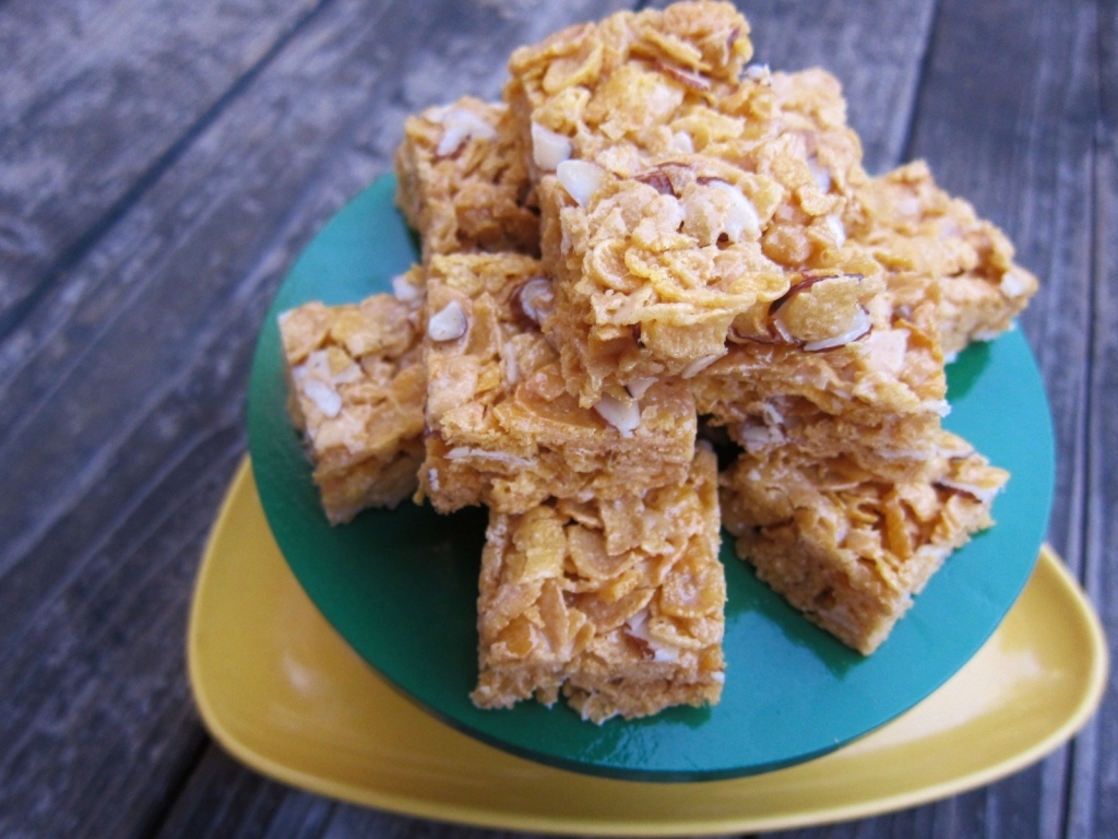 How to make corn flakes with almonds? A few simple steps to quickly get it done.