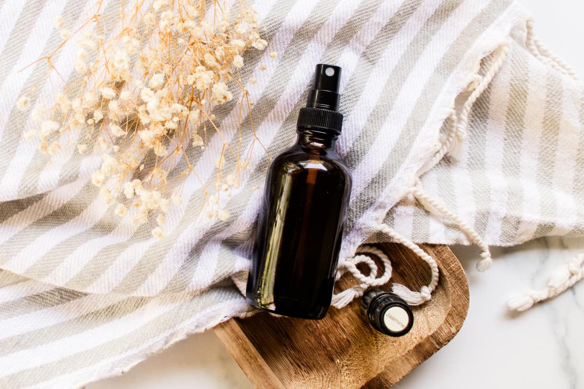 How to make hair fragrance with essential oils (Natural ways to scent your hair)