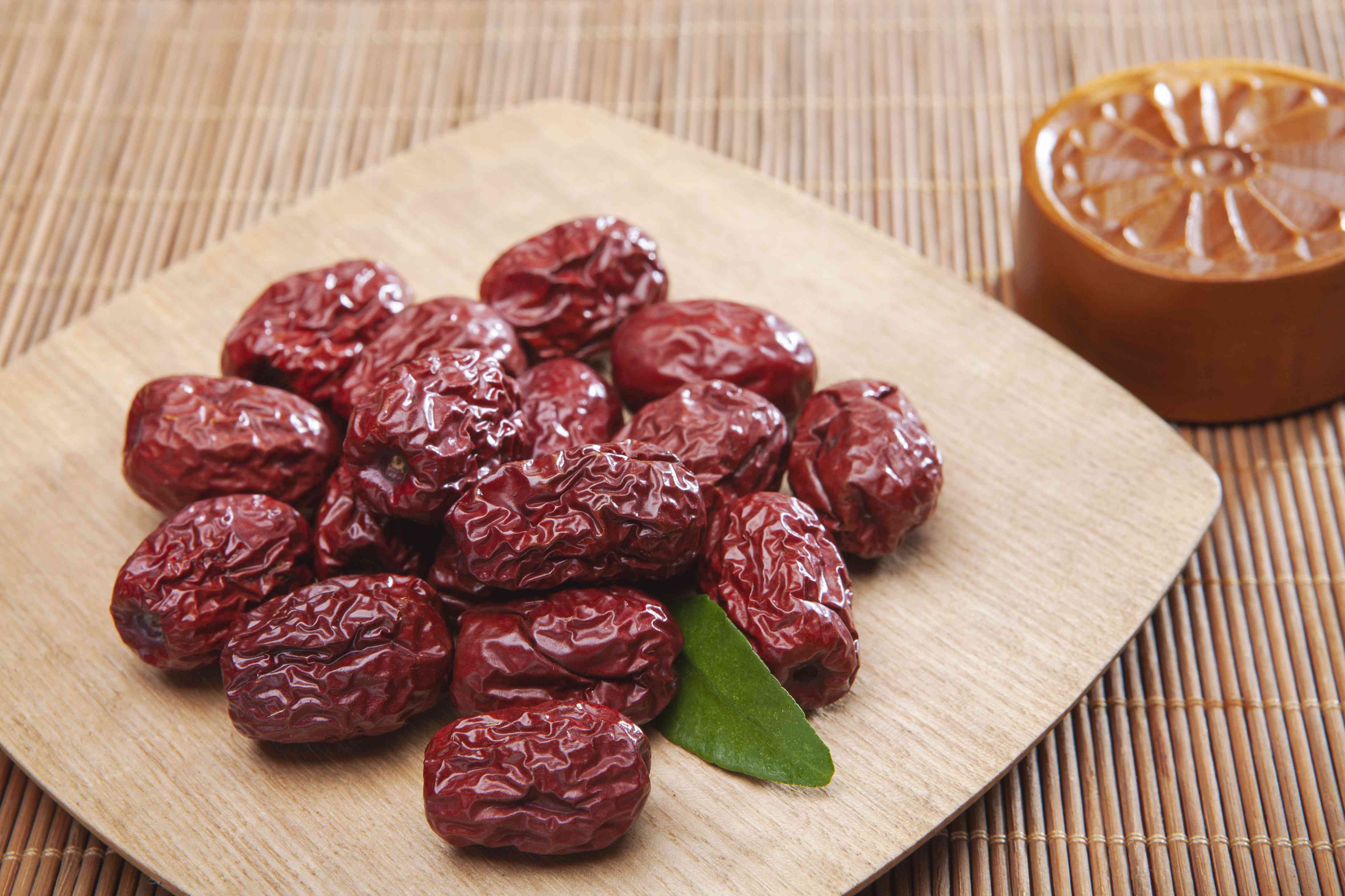 Benefits of Red Dates for Womens Health: Why Every Woman Should Eat These! Discover The Power of Red Dates.