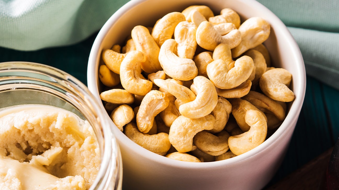 All About Cashew Nut Dry Fruit:  Easy Tips for Picking, Eating, and Enjoying them